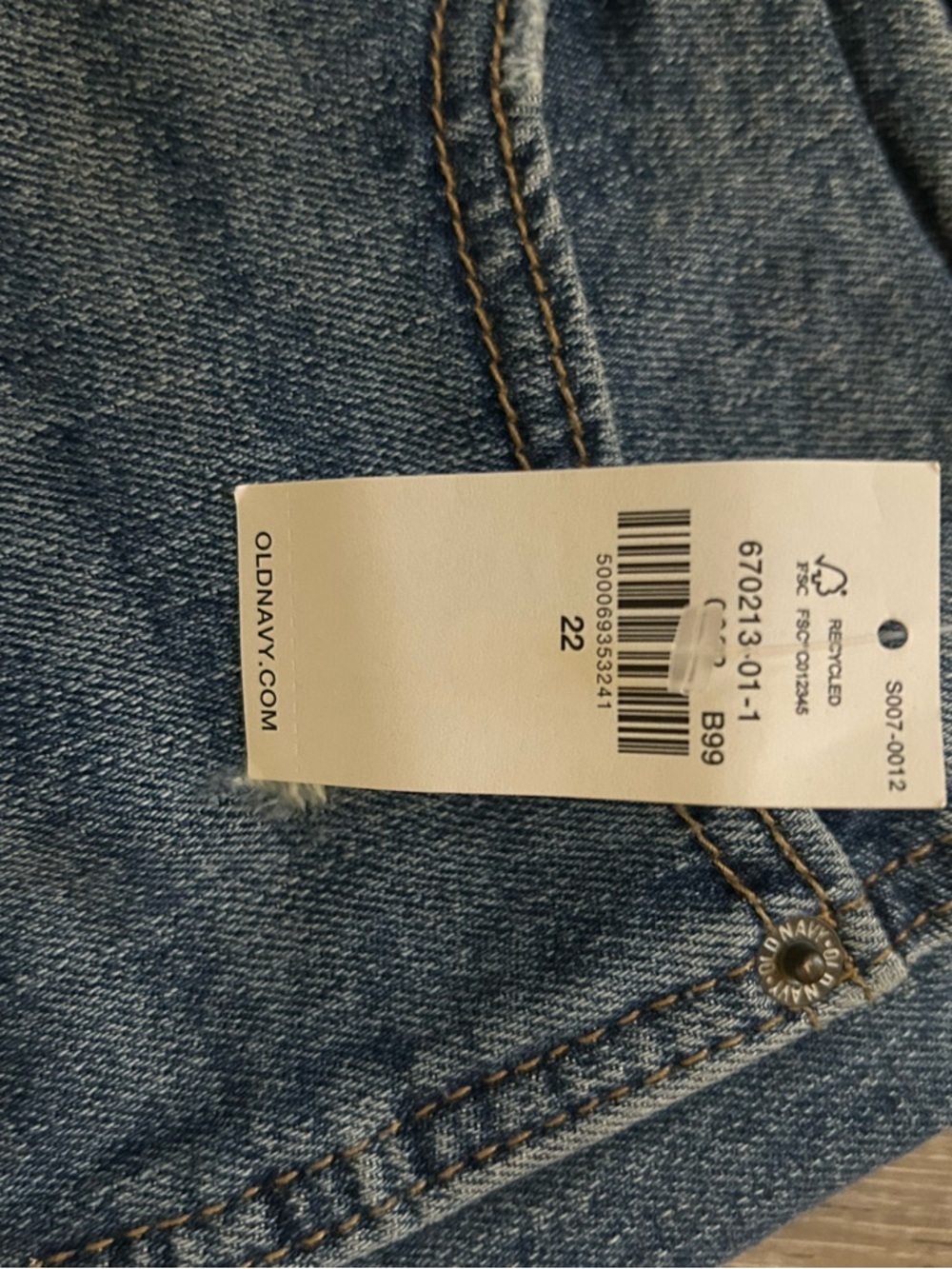 Old Navy Women’s Plus Size Mid-Rise Boyfriend Jean Short 22 - Picture 6 of 9